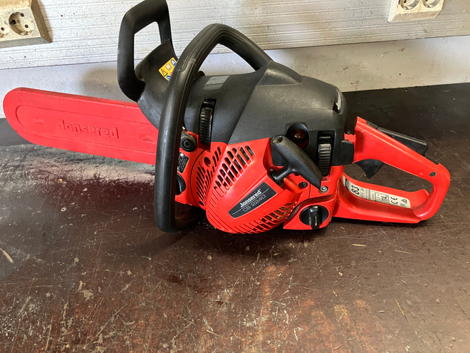 Jonsered cs 2240 moottorisaha