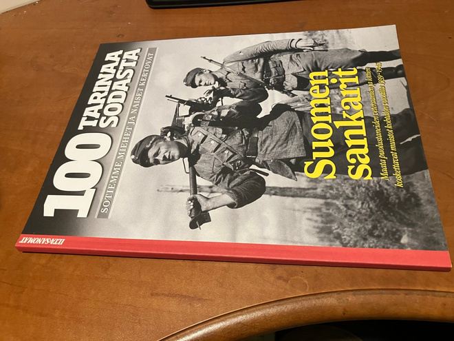 ILTA-SANOMAT  100 TARINAA SODASTA HYVÄ