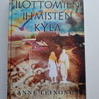 Leinonen, Anne: Ilottomien ihmisten kylä - pikkukuva 1