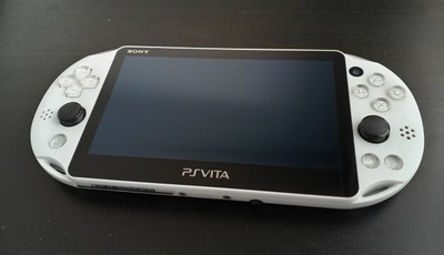 PlayStation Vita konsoli PCH-2000