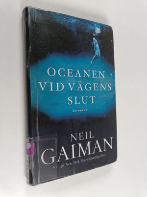 Neil Gaiman : Oceanen vid vägens slut : en roman