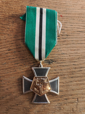 Sotilaspoikaristi