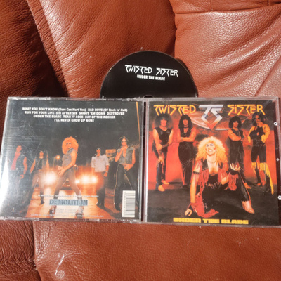 TWISTED SISTER -under the blade CD.