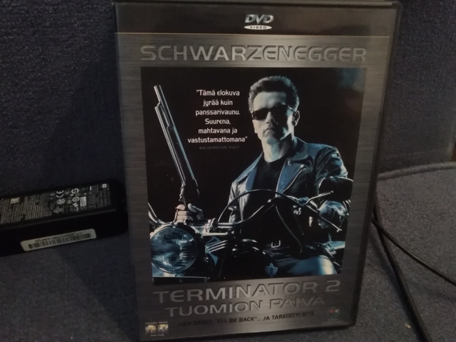 Terminator 2: Tuomion päivä (Schwarzenegger) 1.julkaisu