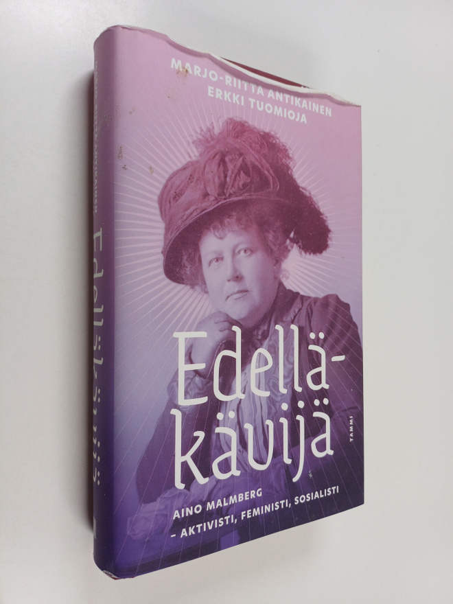 Erkki Tuomioja ym. : Edelläkävijä : Aino Malmberg - aktiv...