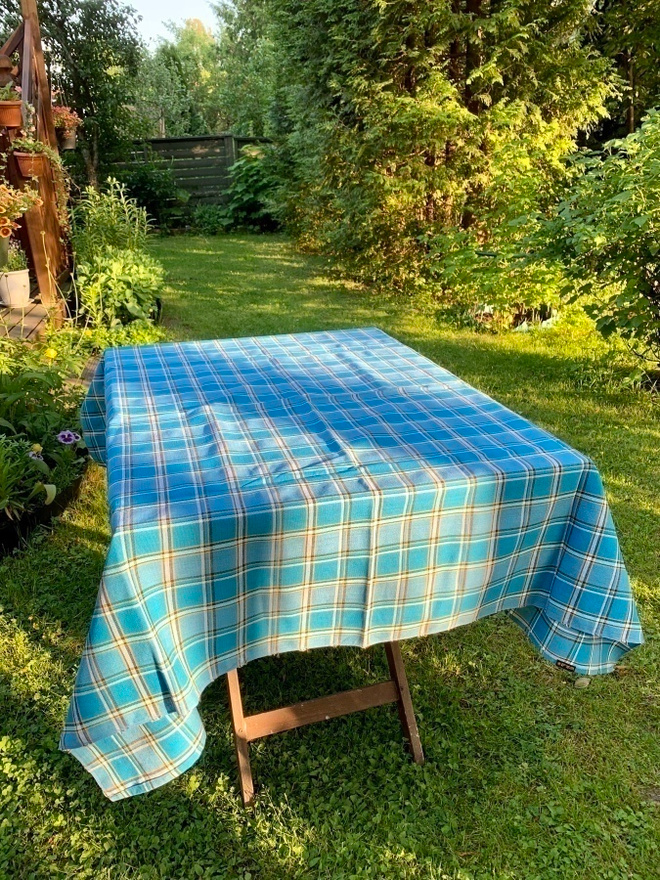 Retro pöytäliina BAKER TEXTILES. Made in Finland.
