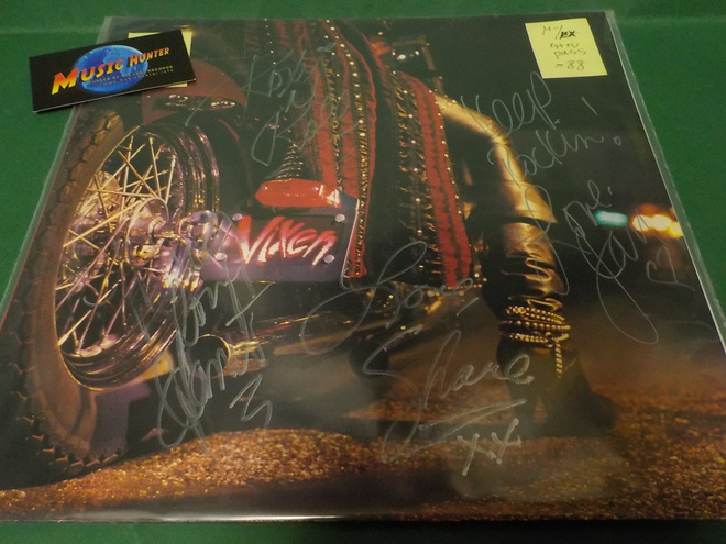 VIXEN - S/T LP KOKO BÄNDIN NIMMAREILLA