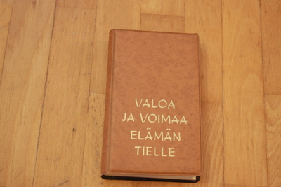 Aurore Tisell Valoa ja voimaa elämän tielle (sidottu) D4