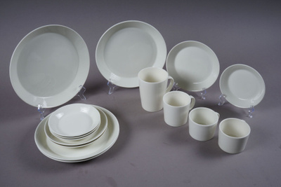 1105. 15kpl Iittala 'Teema' astioita, Kaj Franck.