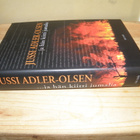 Jussi Adler-Olsen ..ja hän kiitti jumalia (sidottu) - pikkukuva 1