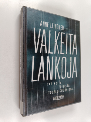 Anne Leinonen : Valkeita lankoja : tarinoita toisista tod...