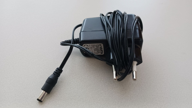 Tivoli Audio Pal radion laturi