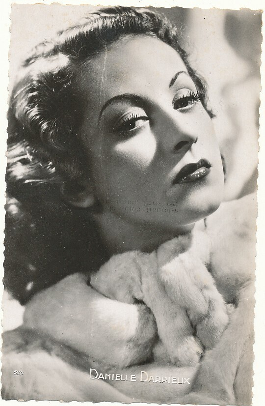 Filmitähti DANIELLE DARRIEUX - vanha kortti