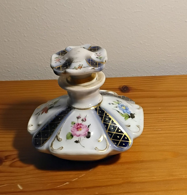 Pieni pullo, posliinia