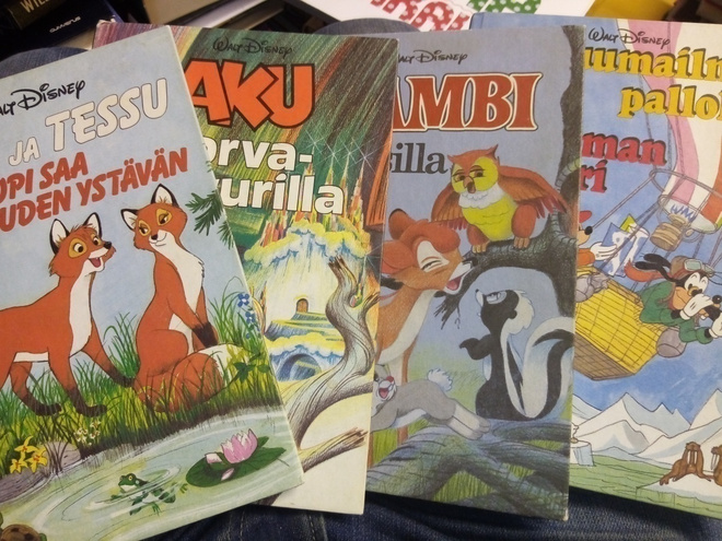 4 kpl Disneyn satulukemisto ( SIS POSTIKULU  )