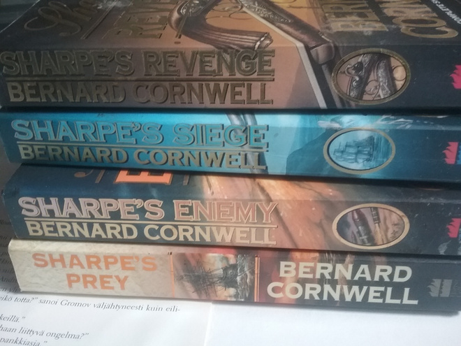 Bernard Cornwell - Sharpe x 4 (paperbacks in English)