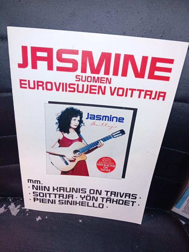 Nuottikirja Jasmine : Soittaja ( SIS POSTIKULU )