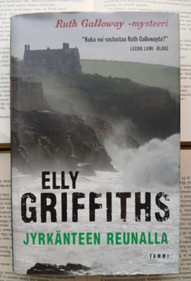 Elly Griffiths - Jyrkänteen reunalla (sid.)