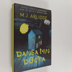 M. J. Arlidge : Dansa min docka - pikkukuva 1