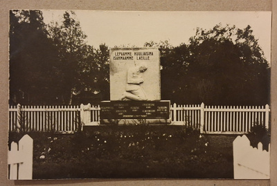 Lohtaja: 1928 Sankaripatsas *** (1045)