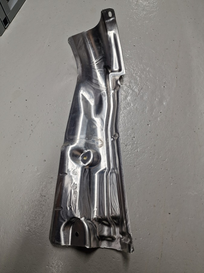Takapuskurin lämpösuoja BMW E39 Sedan