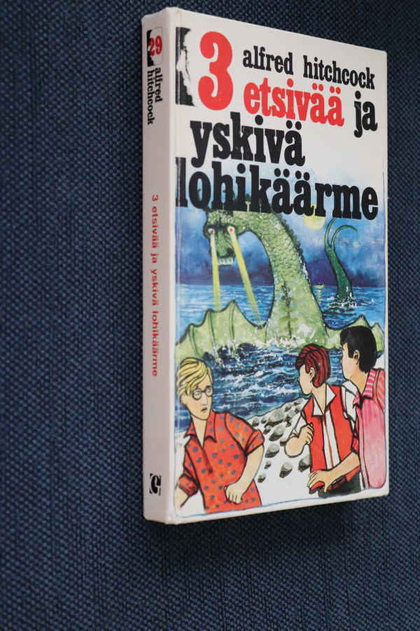 3 etsivää ja yskivä lohikäärme ( 1.p. 1981 )