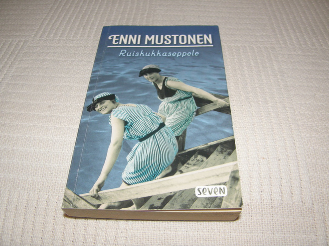 Enni Mustonen Ruiskukkaseppele -pok