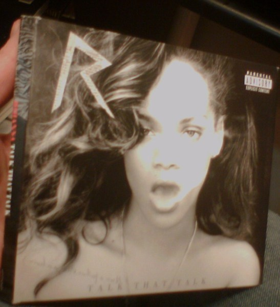 RIHANNA: Talk Talk Talk CD (Sis.postikulut)