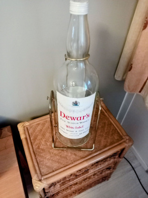 Dewar’s lasinen viskipullo, 4.5L  metallitelineellä