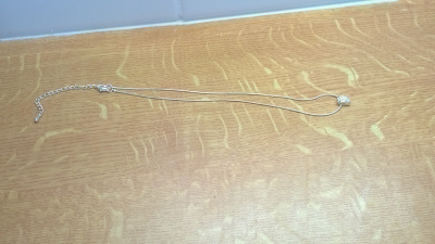 Hopeanvärinen kaulakoru, sis. postikulut