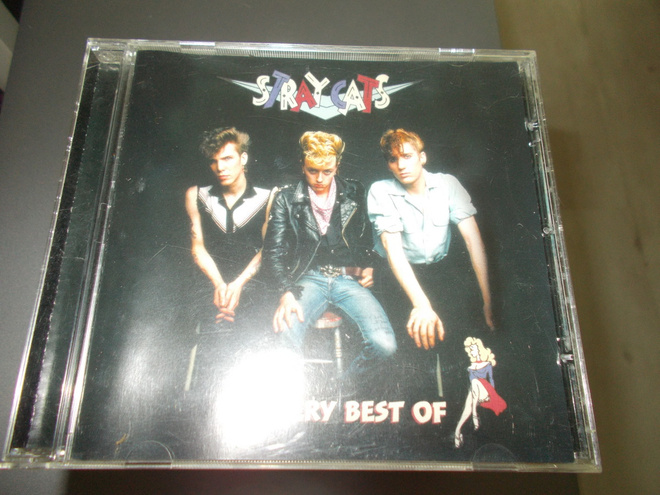 CD STRAY CATS ** THE VERY BEST OF **