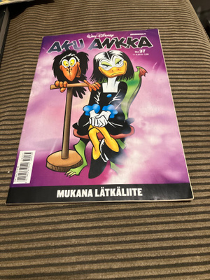 Aku Ankka 37/2019 Lätkäliite mukana