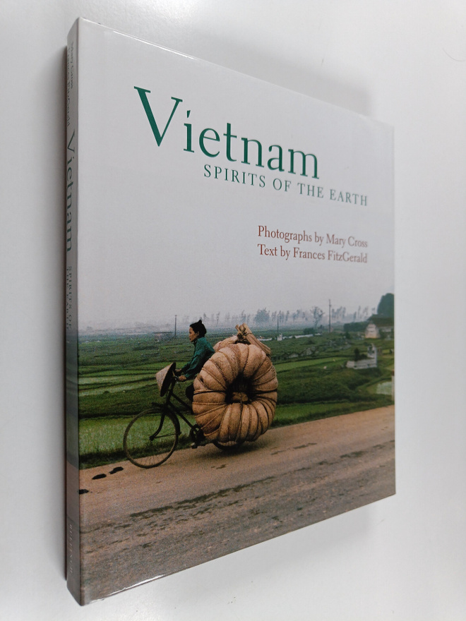 Frances Fitzgerald ym. : Vietnam - Spirits of the Earth