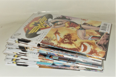 TRINITY COMICS  (32 KPL)