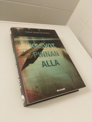 Tiina Martikainen: Kasvot pinnan alla