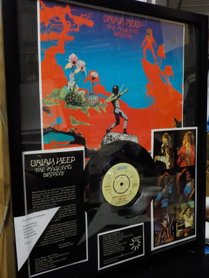 URIAH HEEP TAULU KOKO BÄNDIN NIMMAREILLA