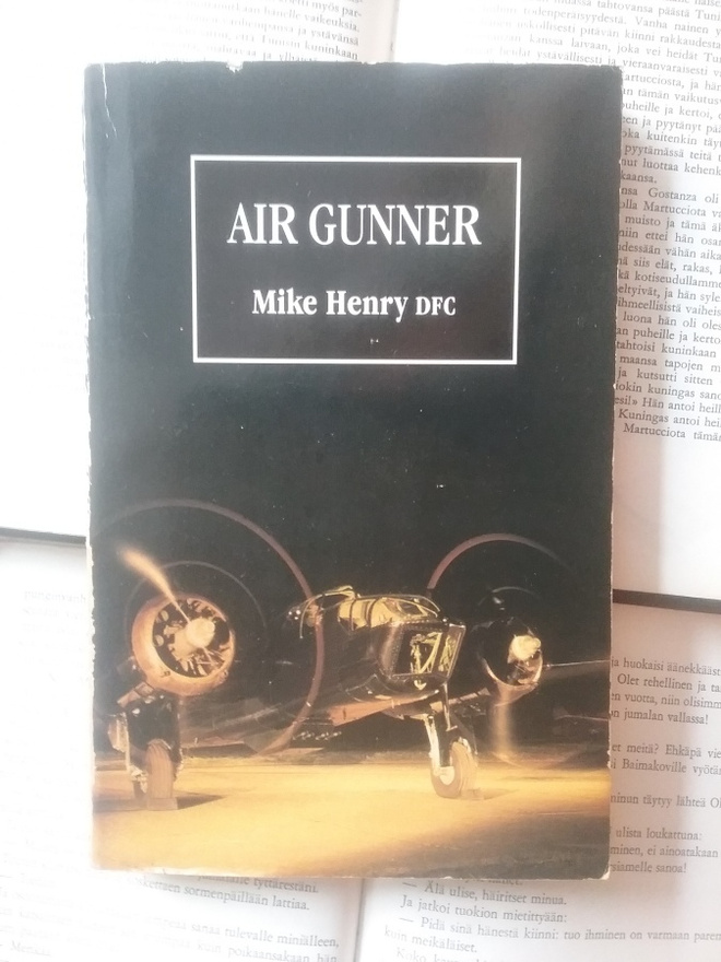 Mike Henry - Air Gunner (softcover)