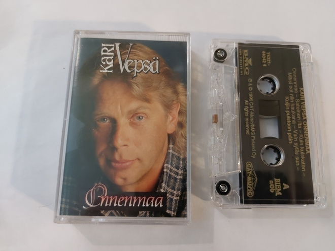 KARI VEPSÄ - ONNENMAA c-kasetti ( Hyvä kunto )