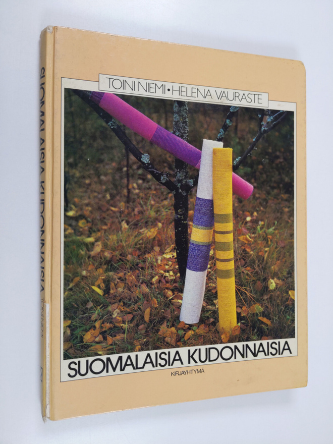 Toini Niemi : Suomalaisia kudonnaisia