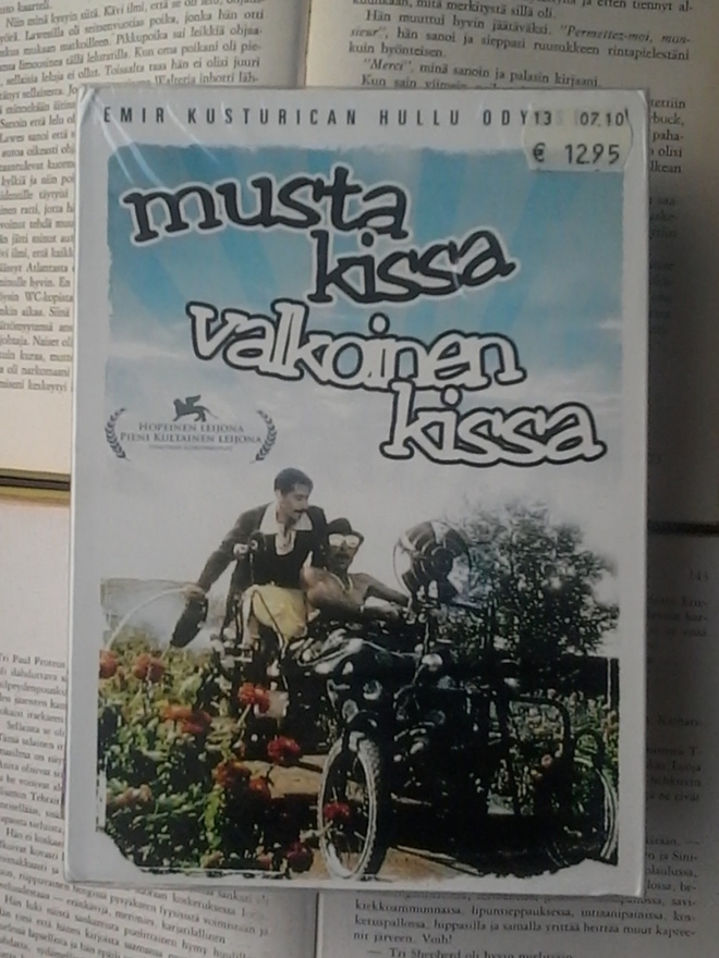 Musta kissa, valkoinen kissa (UUSI DVD)