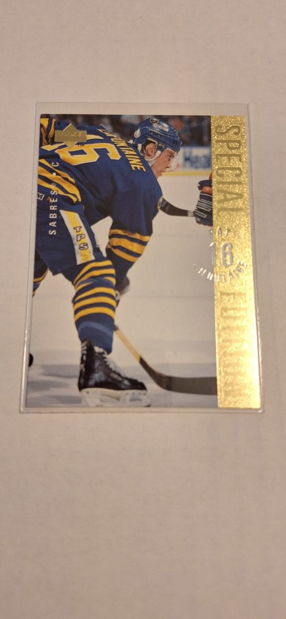 Pat LaFontaine 1995-96 Upper Deck Special Edition Gold #10