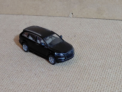 Audi	Q7	Suv	2007	musta		1:87	Wiking