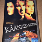 KÄÄNNEKOHDASSA VHS DRAAMA - pikkukuva 1