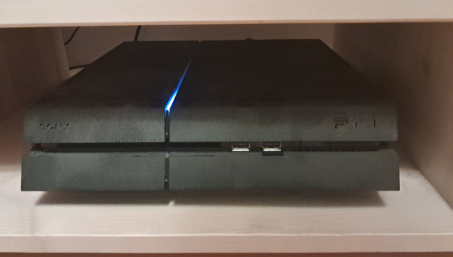 Playstation 4 konsoli 1TB ja kaksi peliä