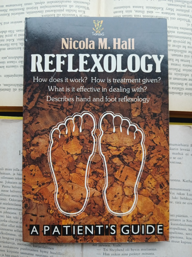 Nicola Hall - Reflexology: A Patient's Guide (softcover)