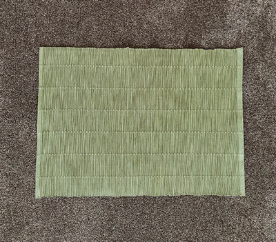 Salvianvihreät pöytätabletit koko 35cm x 45 cm