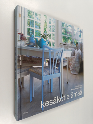 Dorrit Elmquist : Kesäkotielämää