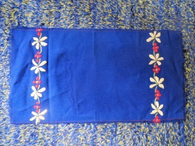 Pieni retro pöytäliina 1970-luku