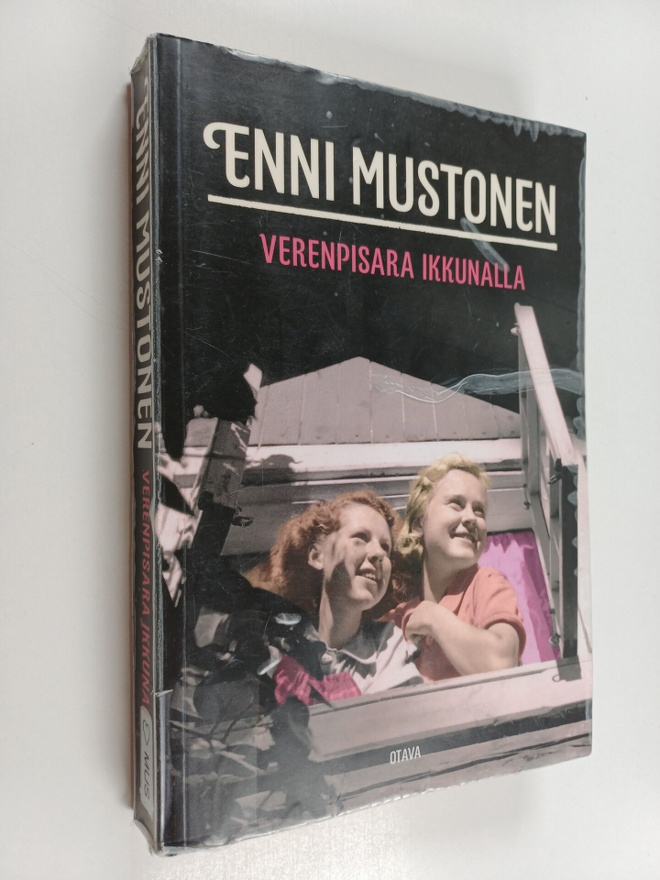 Enni Mustonen : Verenpisara ikkunalla