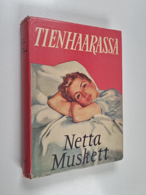 Netta Muskett : Tienhaarassa